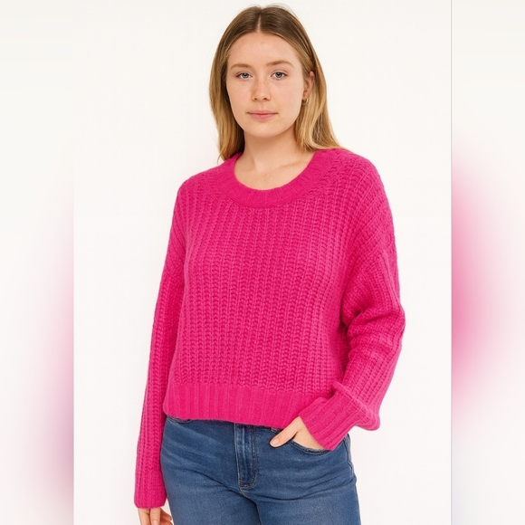 American Eagle Outfitters Sweaters - American Eagle Womens Hot Pink Crewneck 💗 Sweater Size Small